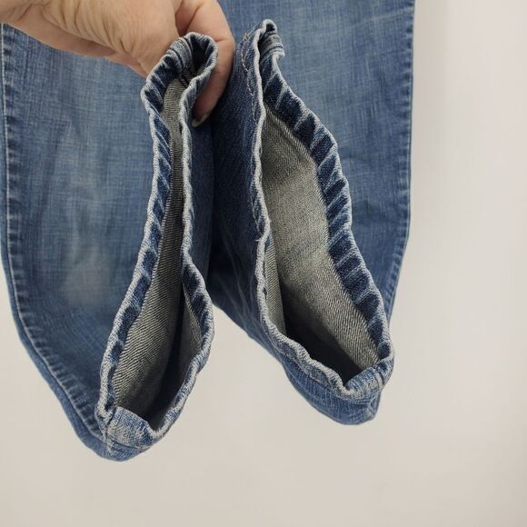 Levi Signature Jean Low Rise Bootcut Stitched Back Pockets Misses Size 4 - Picture 6 of 8